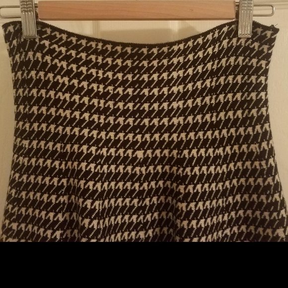 Max Studio Houndstooth Black & Cream Sweater Skirt - Picture 11 of 11